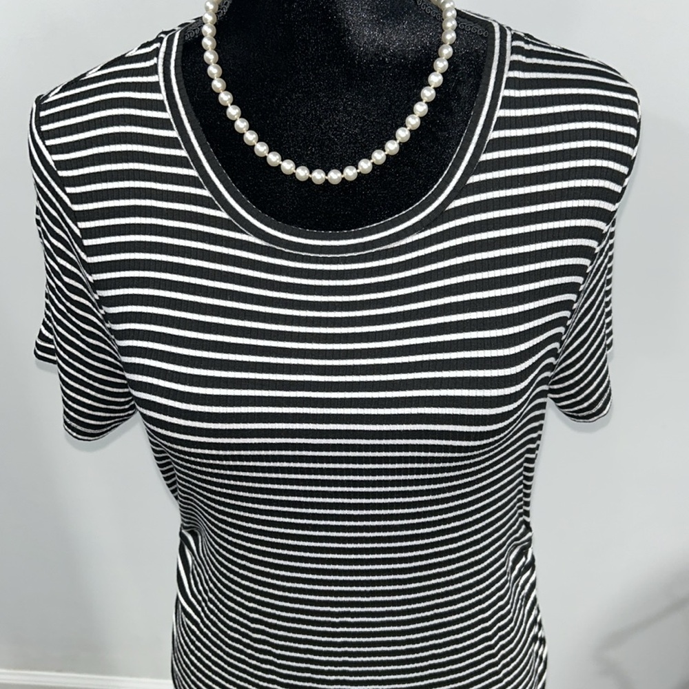 Destination Maternity knit dress.  (1166)